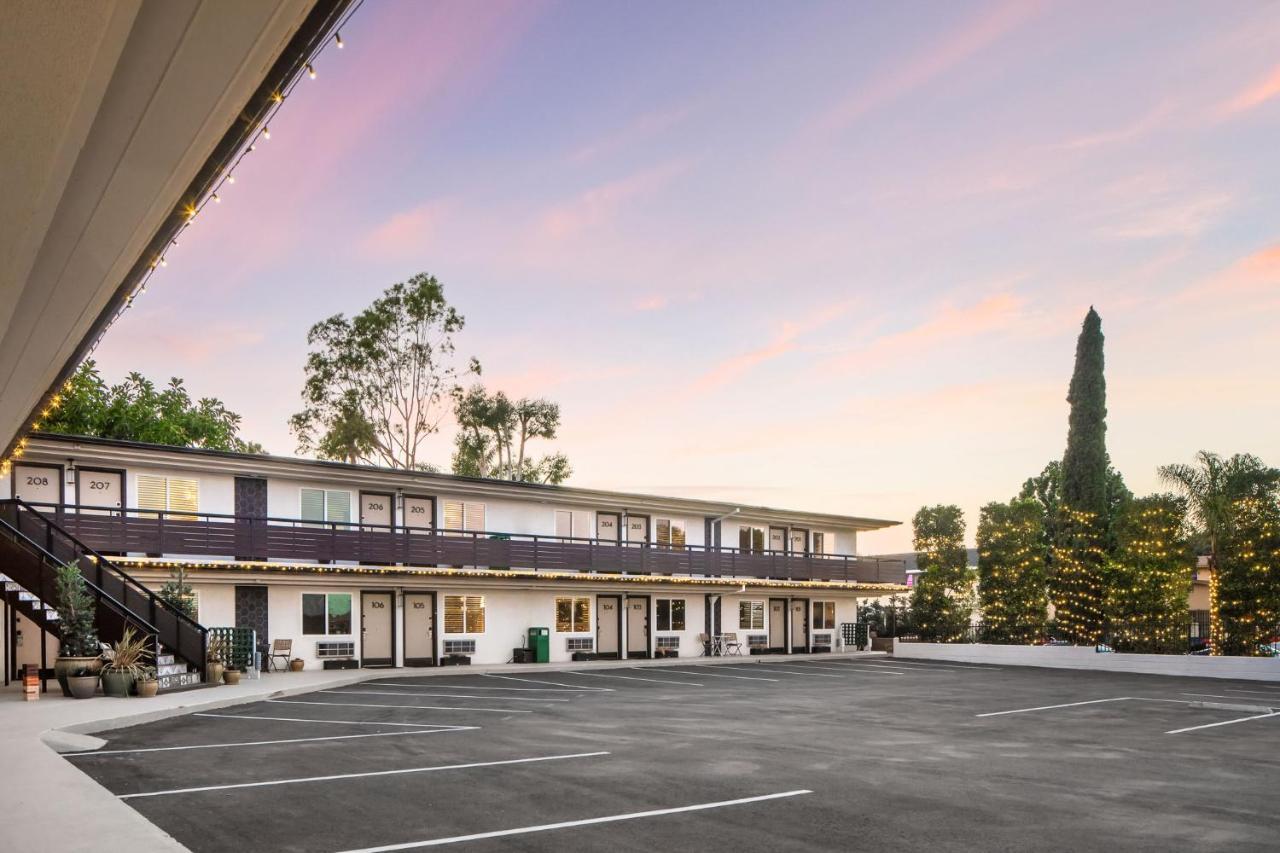 California Inn Anaheim Exterior foto